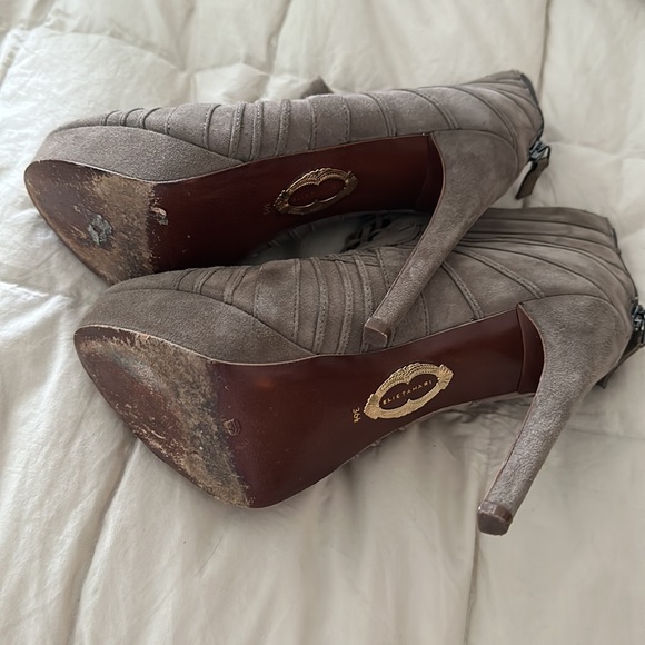 Eli’s Tahari suede ankle boots..size 36 1/2 - Picture 3 of 5
